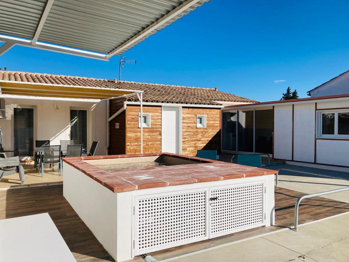 Gite Blanco Y Madera Narbonne Exteriér fotografie