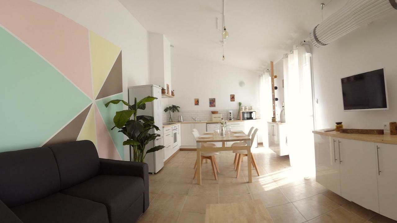 Gite Blanco Y Madera Narbonne Exteriér fotografie