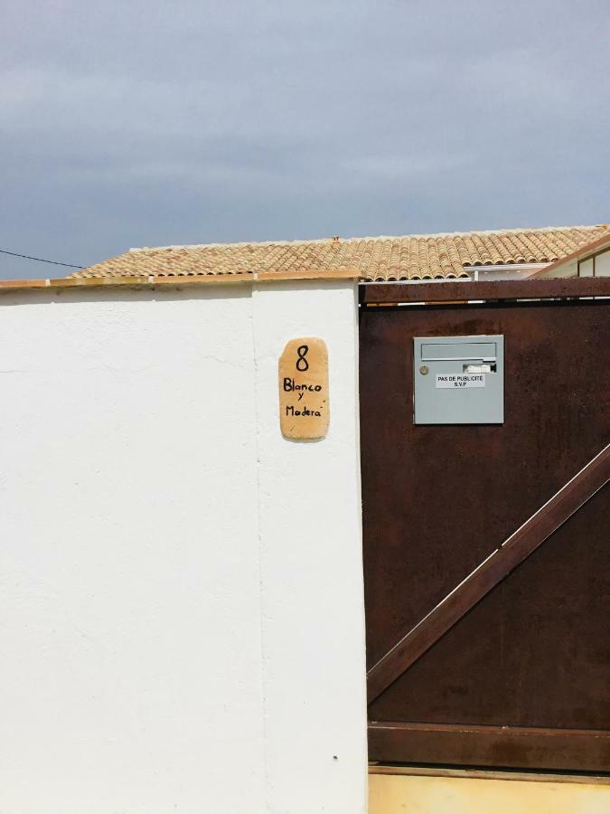 Gite Blanco Y Madera Narbonne Exteriér fotografie