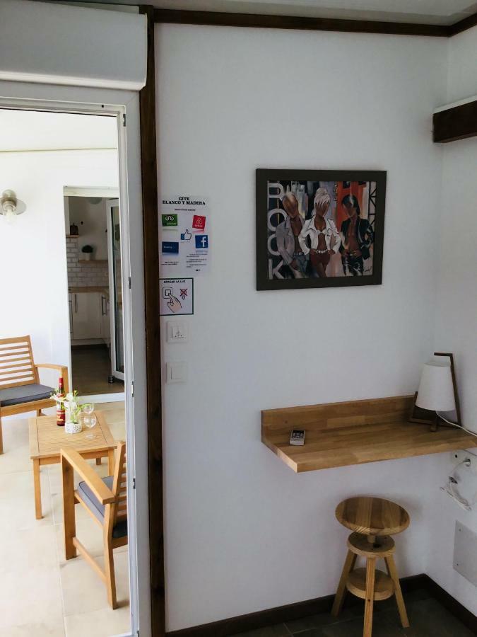 Gite Blanco Y Madera Narbonne Exteriér fotografie